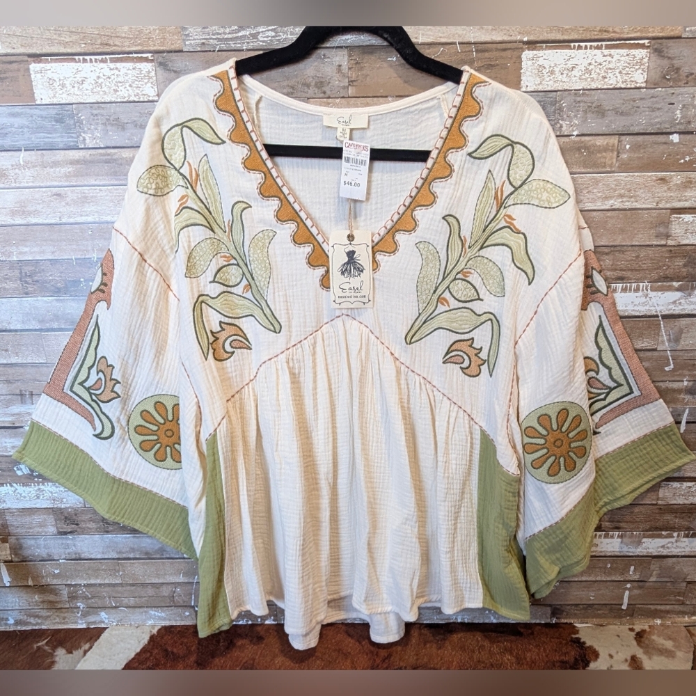 NWT Easel Green And Natural Boho Embroidered Wide Sleeve Tunic